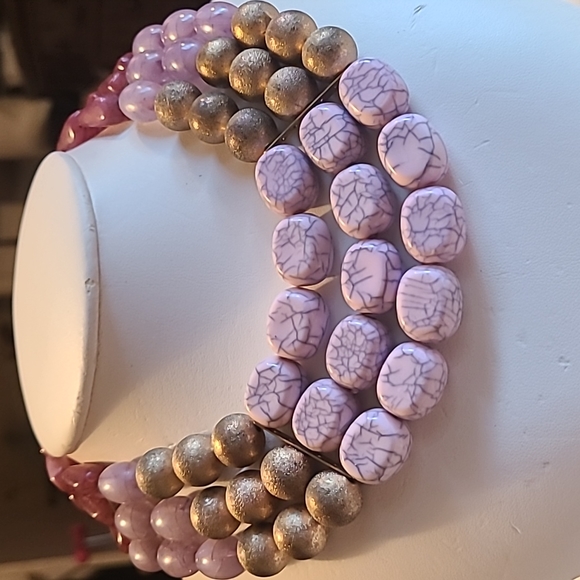 Beautiful  necklace for all occasions  multiple color - Picture 3 of 3